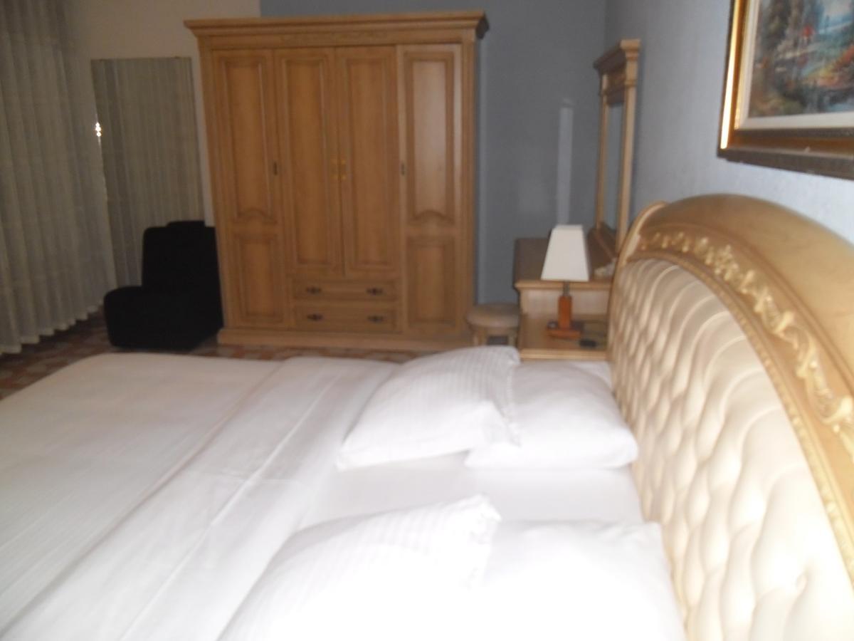 Hotel Vivi Palace Matadi Eksteriør billede
