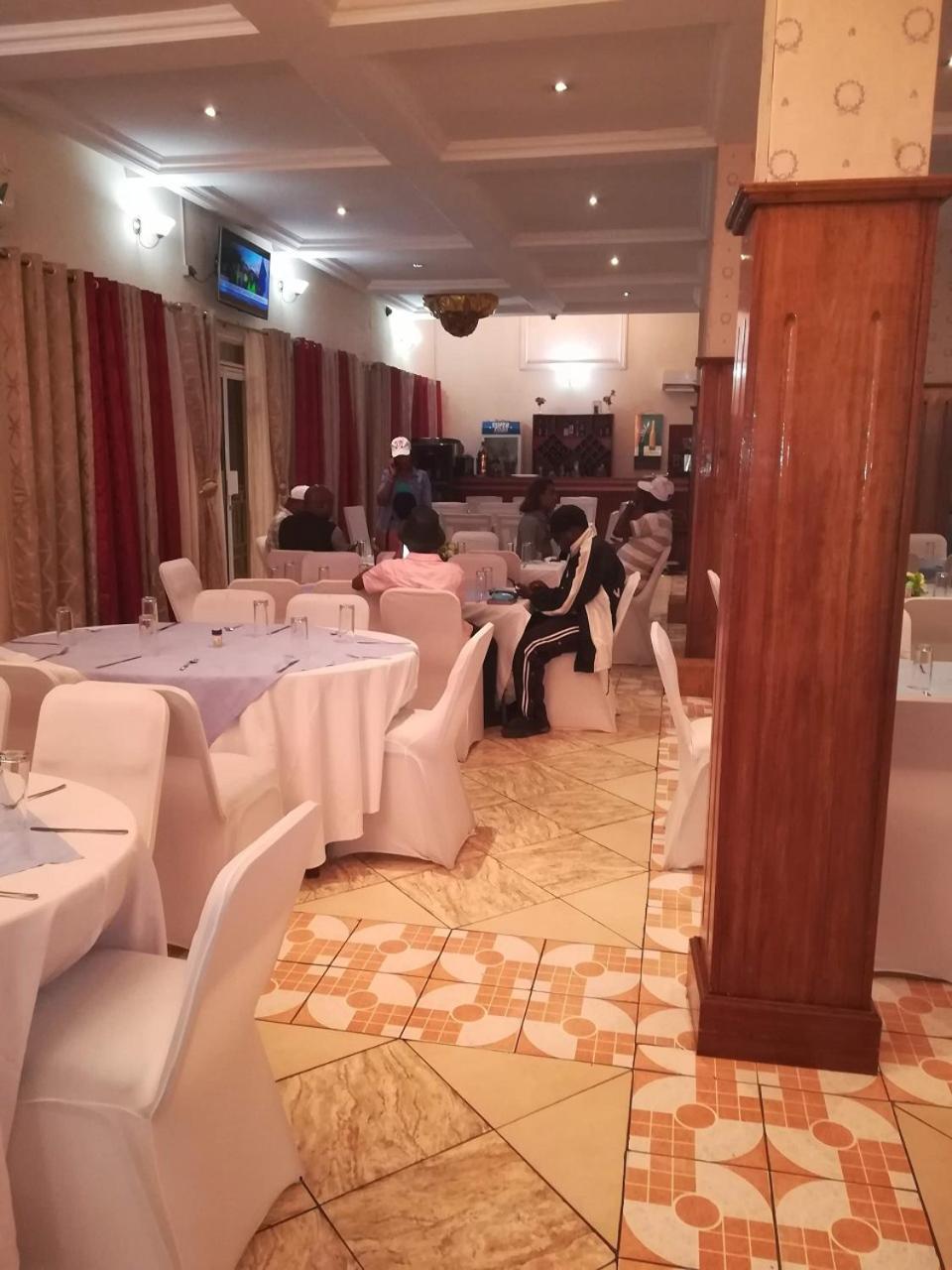 Hotel Vivi Palace Matadi Eksteriør billede